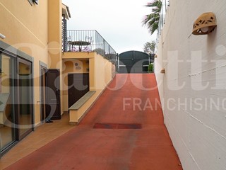 Villa in Vendita a Aci Bonaccorsi, 579'000&euro;, 261 m², con Box