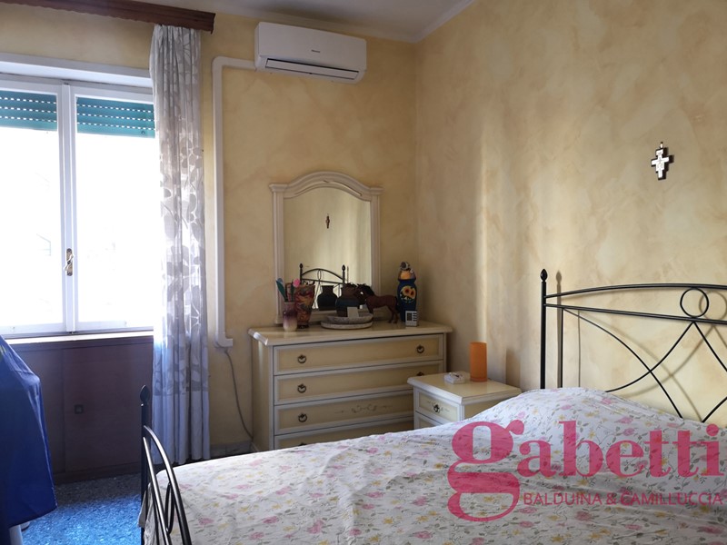 Bilocale in Vendita a Roma, 270'000&euro;, 70 m²