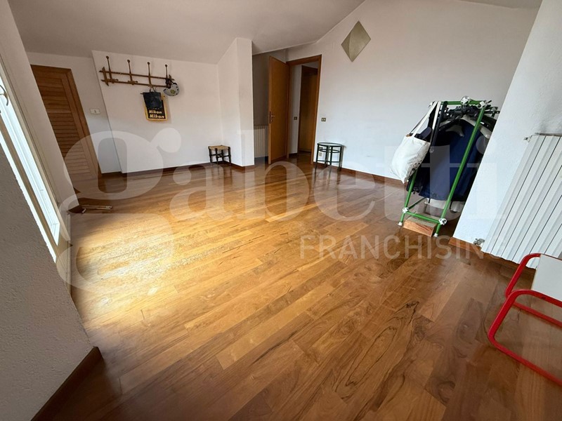 Appartamento in Vendita a Bastia Umbra, 270'000&euro;, 202 m²