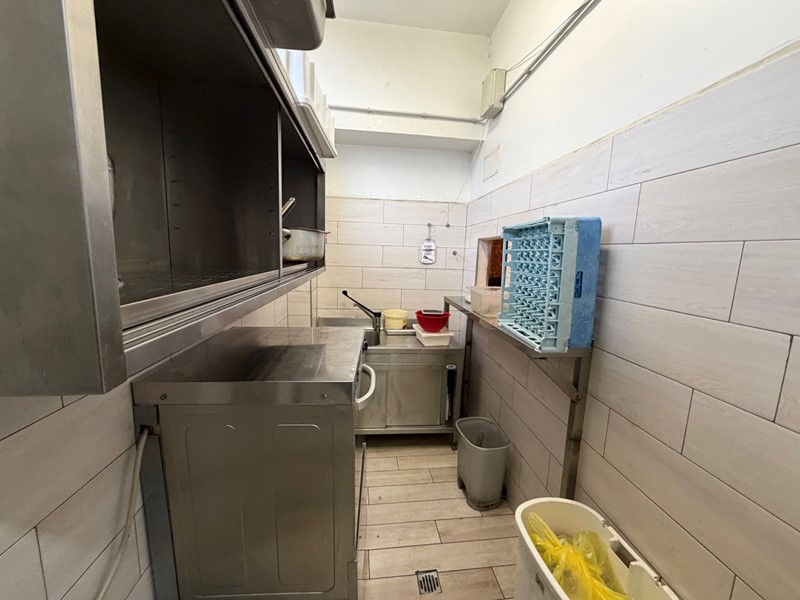 Attività commerciale in Vendita a Terni, 70'000&euro;, 160 m²