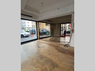 Negozio in Affitto a Roma, 3'500&euro;, 150 m²