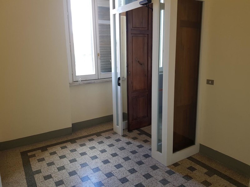 Ufficio in Affitto a Lucca, zona Sant'Anna, 1'800&euro;, 165 m²