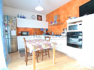 Appartamento in Vendita a Vicenza, 259'000&euro;, 159 m², con Box