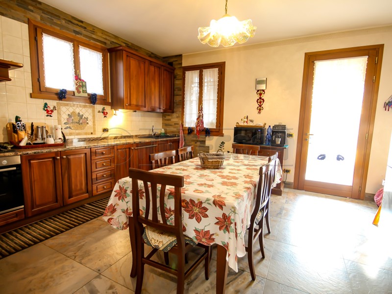 Casa Indipendente in Vendita a Resana, 320'000&euro;, 285 m²