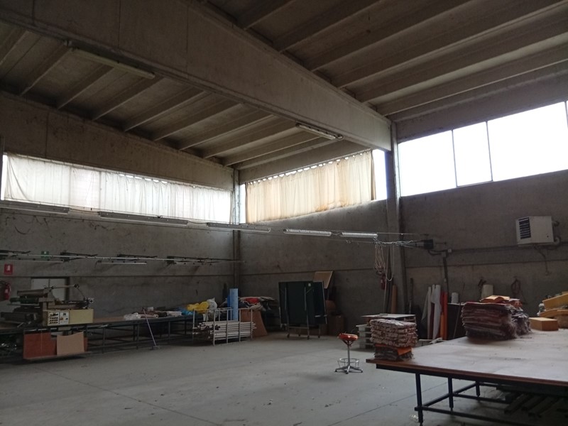 Capannone in Vendita a Sabbioneta, 280'000&euro;, 1200 m²
