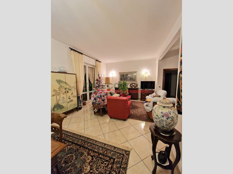 Appartamento in Vendita a Livorno, zona Calzabigi, 360'000&euro;, 165 m²