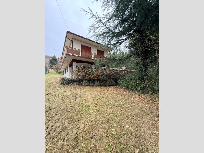 Casa Indipendente in Vendita a Altissimo, zona CAMPANELLA, 390'000&euro;, 600 m²