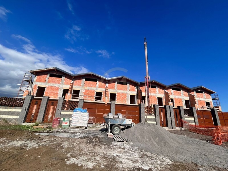 Villa in Vendita a San Giovanni la Punta, zona Centro, 270'000&euro;, 150 m², con Box