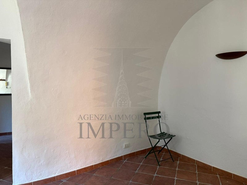 Appartamento in Vendita a Ventimiglia, zona Torri, 110'000&euro;, 82 m², con Box