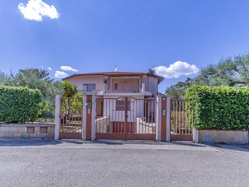 Villa in Vendita a Montalto di Castro, zona Centro, 750'000&euro;, 220 m², arredato