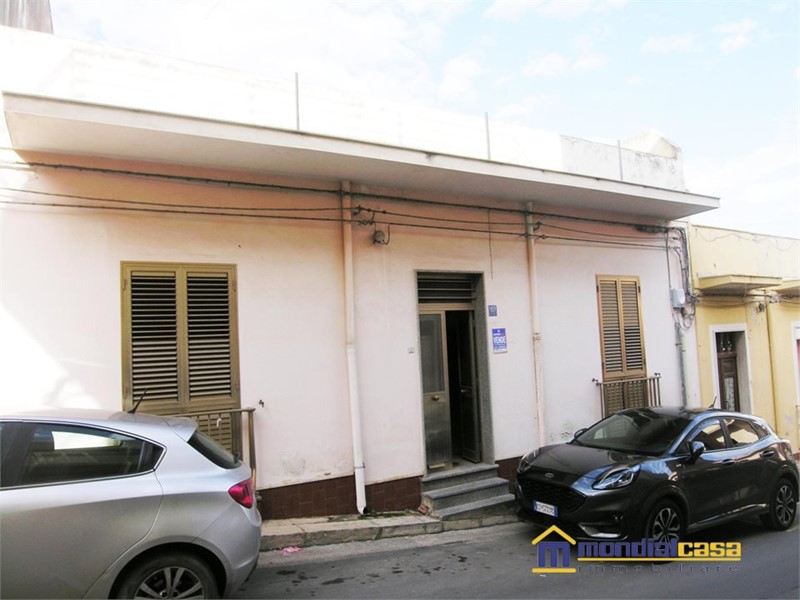 Casa Indipendente in Vendita a Pachino, 90'000&euro;, 180 m²