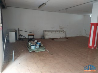Negozio in Vendita a Bari, 85'000&euro;, 119 m²