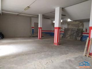 Negozio in Vendita a Bari, 90'000&euro;, 182 m²