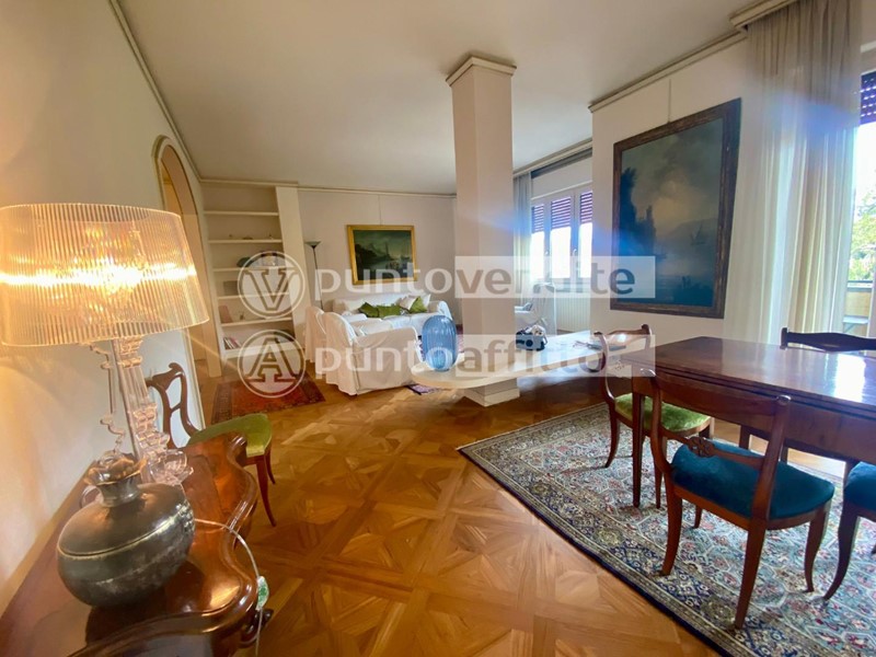 Appartamento in Affitto a Lucca, 2'100&euro;, 170 m², arredato