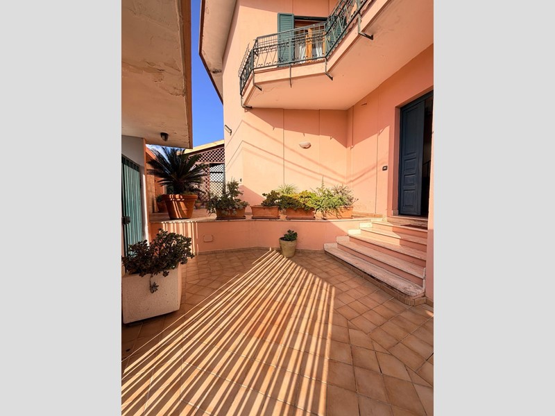 Appartamento in Vendita a Lecce, 380'000&euro;, 220 m², con Box