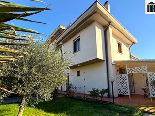 Villetta a schiera in Vendita a Santa Croce sull'Arno, 239'000&euro;, 160 m²