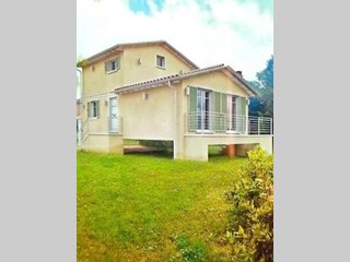 Casa Indipendente in Vendita a Carrara, zona Marina di Carrara, 250'000&euro;, 110 m², con Box