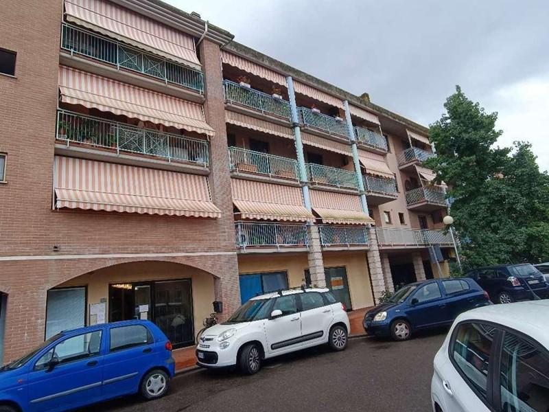 Quadrilocale in Vendita a Ponsacco, 105'000&euro;, 121 m², con Box