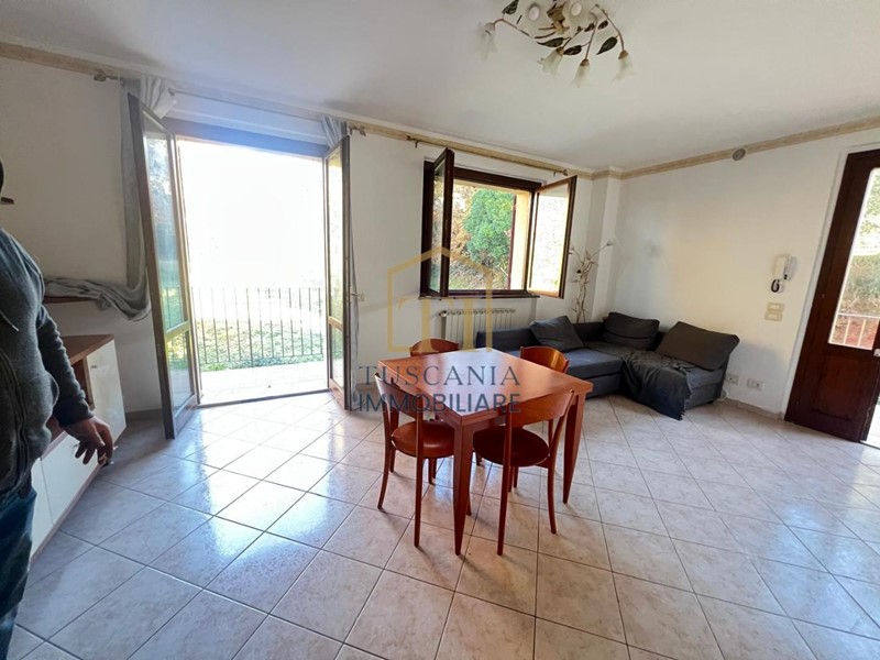 Trilocale in Vendita a Casole d'Elsa, zona Pievescola, 175'000&euro;, 75 m², con Box