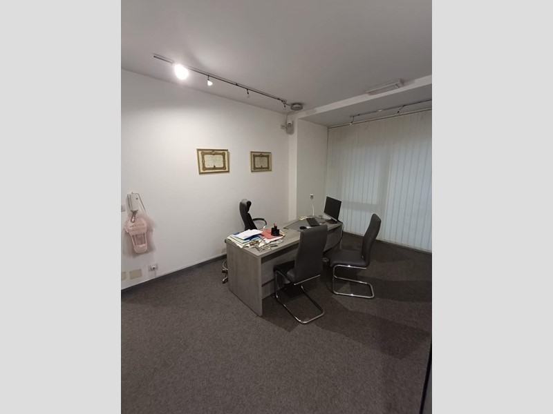 Ufficio in Vendita a Carrara, 60'000&euro;, 60 m²