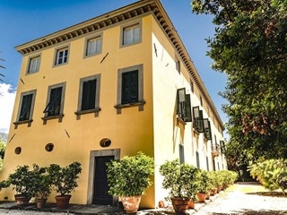 Villa in Vendita a Capannori, zona Marlia, 2'800'000&euro;, 1092 m²