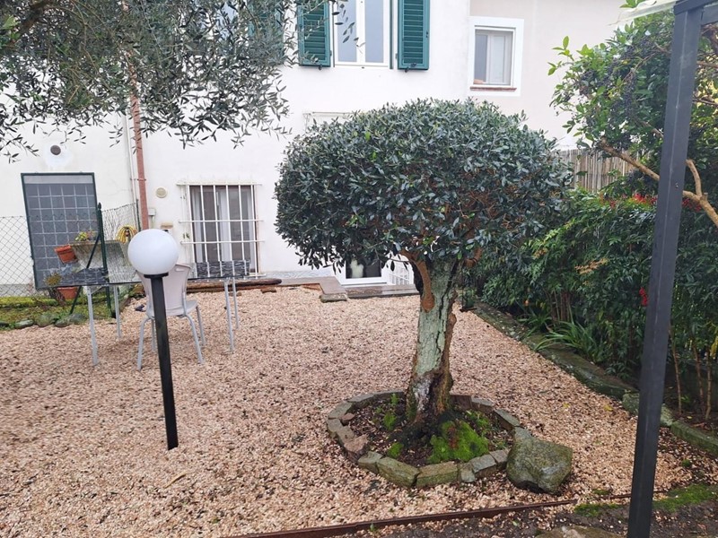 Casa Indipendente in Vendita a Capannori, zona Marlia, 280'000&euro;, 140 m², con Box