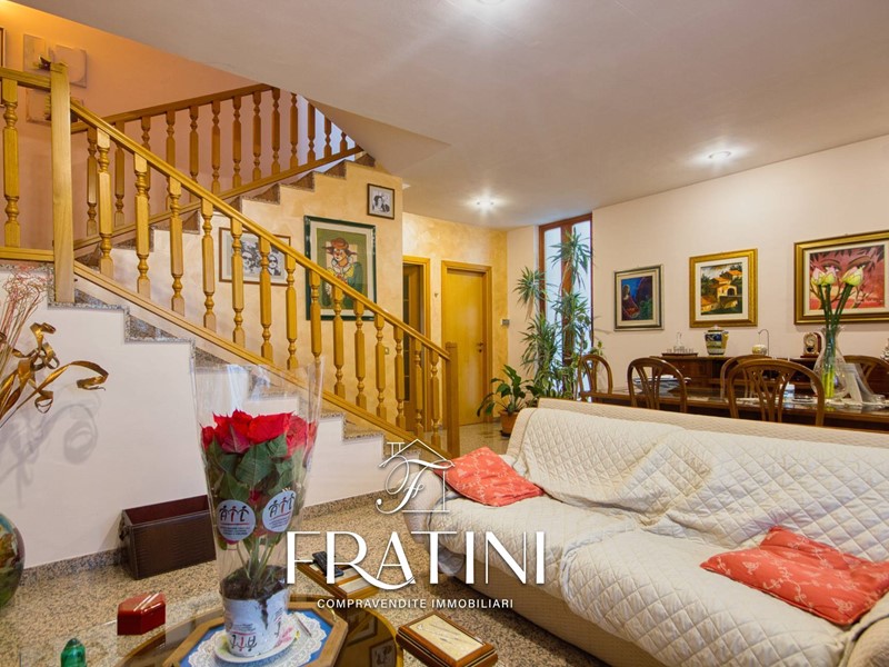 Villetta a schiera in Vendita a Civitella del Tronto, 215'000&euro;, 240 m²