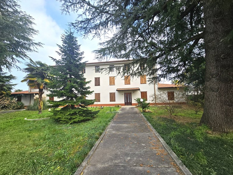Appartamento in Vendita a Farra d'Isonzo, 380'000&euro;, 1400 m²