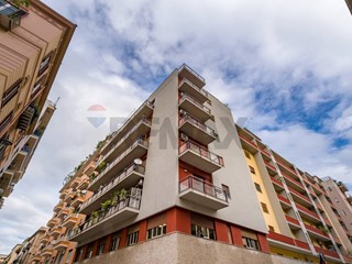 Appartamento in Affitto a Palermo, 900&euro;, 177 m²