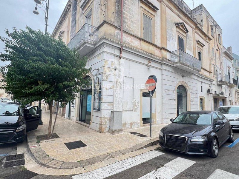 Immobile commerciale in Affitto a Galatina, 1'000&euro;, 71 m²