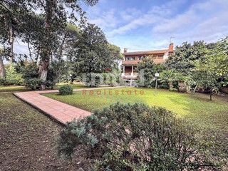 Villa in Vendita a Roma, 790'000&euro;, 284 m²