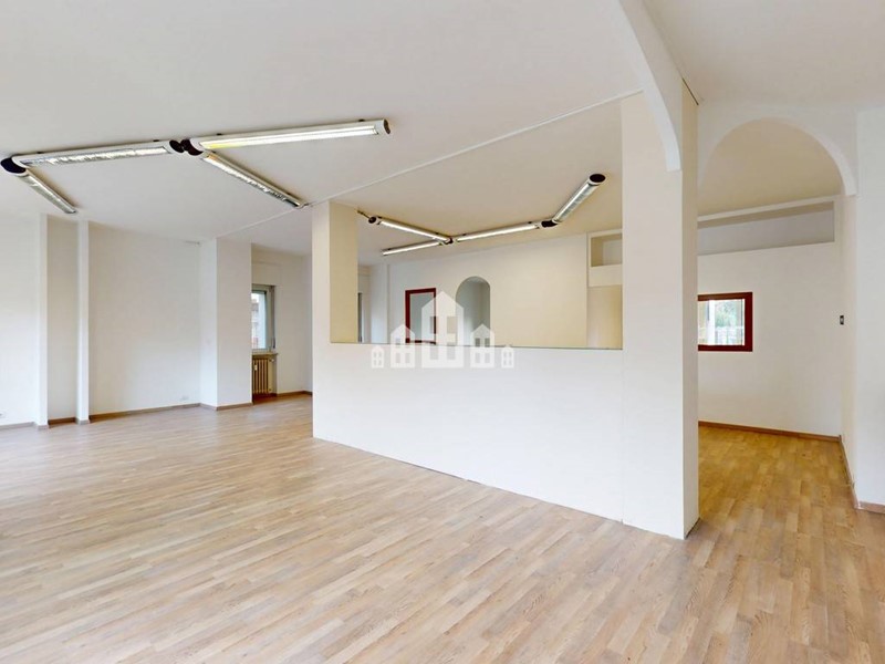 Immobile commerciale in Affitto a Pont Saint Martin, 600&euro;, 104 m²