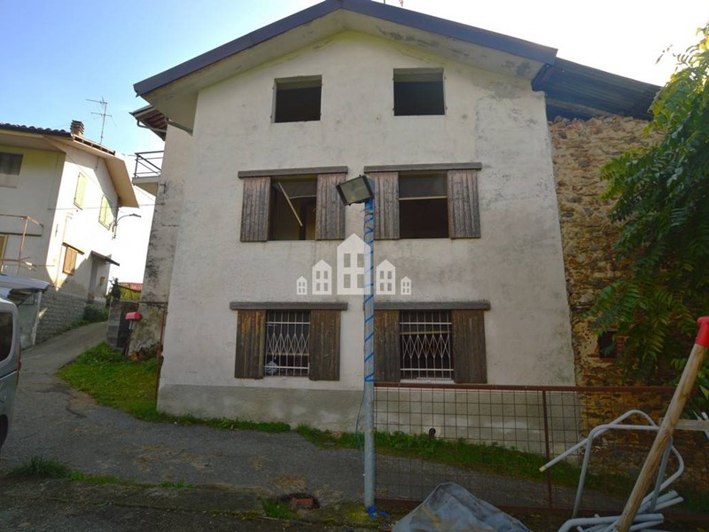 Casa Indipendente in Vendita a Castellamonte, 19'000&euro;, 92 m²