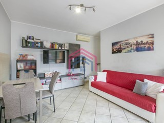 Trilocale in Vendita a Pomezia, 109'000&euro;, 71 m²