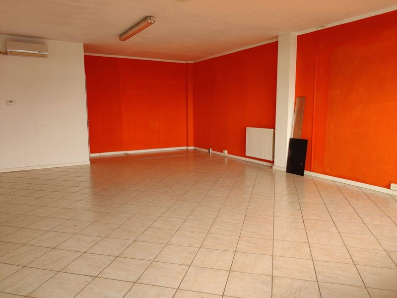 Immobile commerciale in Affitto a Bientina, 550&euro;, 55 m²