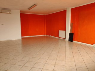 Immobile commerciale in Affitto a Bientina, 550&euro;, 55 m²
