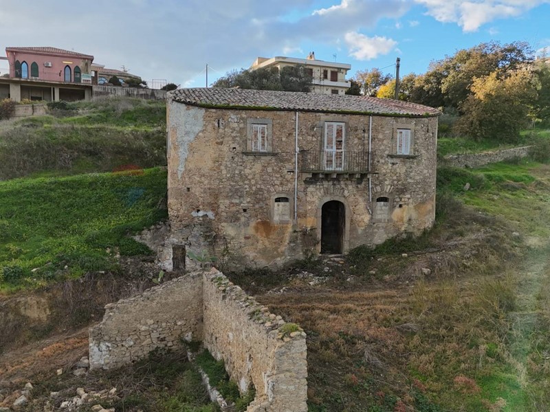 Casa Indipendente in Vendita a Caltagirone, 180'000&euro;, 230 m²
