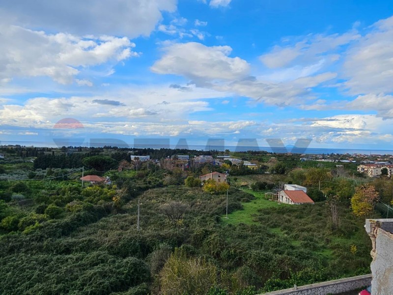 Appartamento in Vendita a Capo d'Orlando, 140'000&euro;, 130 m²