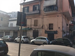 Negozio in Affitto a Napoli, 300&euro;, 35 m²