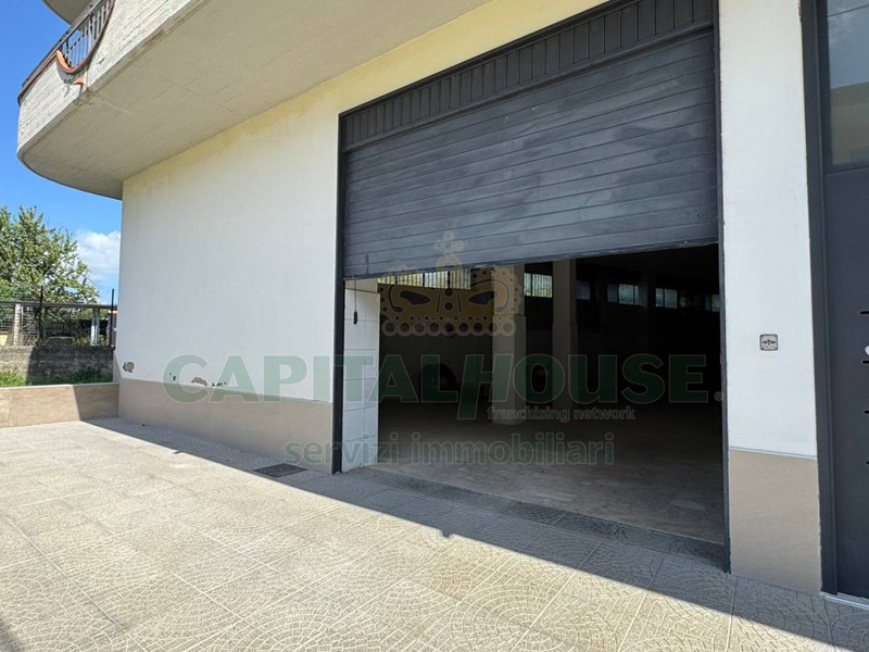 Immobile commerciale in Affitto a Mugnano del Cardinale, 600&euro;, 151 m²