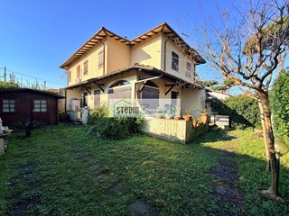 Casa Semi Indipendente in Vendita a Forte dei Marmi, 700'000&euro;, 100 m²