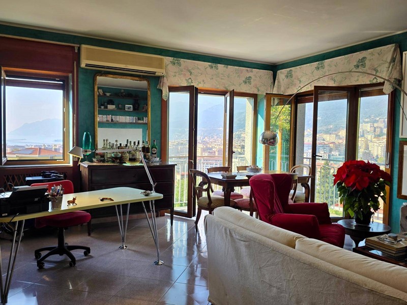 Appartamento in Vendita a Salerno, 520'000&euro;, 185 m²