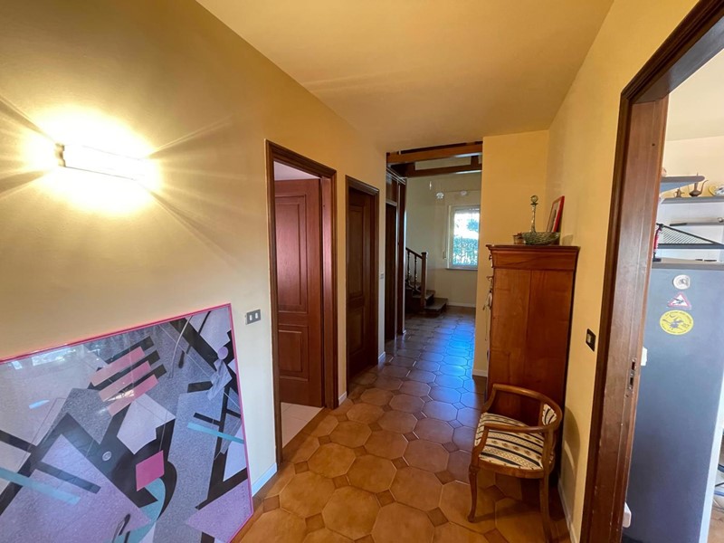 Villa in Vendita a Piobesi d'Alba, 320'000&euro;, 227 m², con Box