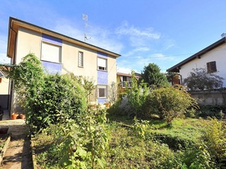 Villa in Vendita a Inveruno, 310'000&euro;, 195 m², con Box