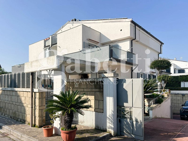 Villa bifamiliare in Vendita a Giugliano in Campania, 405'000&euro;, 205 m², con Box