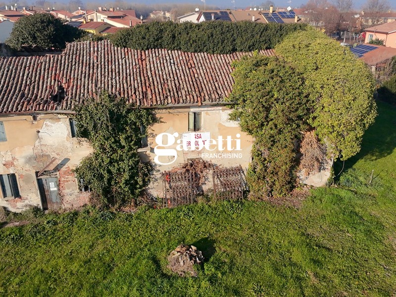 Casale in Vendita a Agna, 180'000&euro;, 685 m²