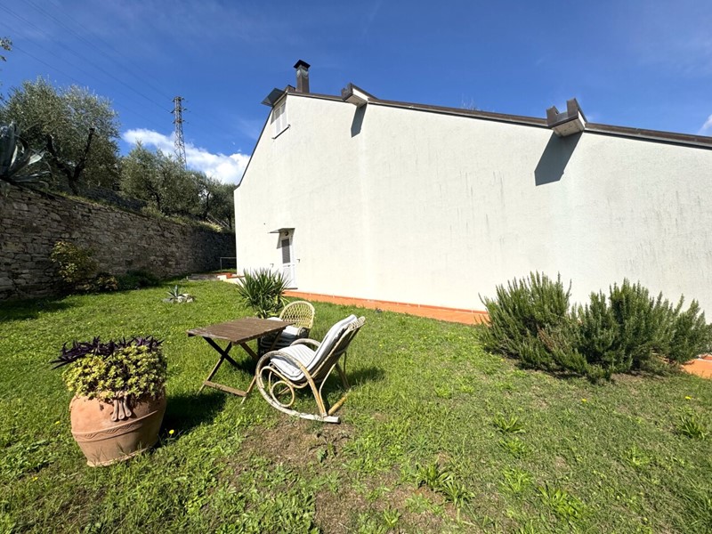 Casa Indipendente in Vendita a Vaiano, 590'000&euro;, 200 m², con Box