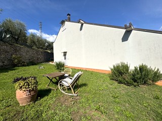 Casa Indipendente in Vendita a Vaiano, 590'000&euro;, 200 m², con Box