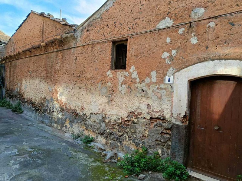 Casa Indipendente in Vendita a Catania, 99'000&euro;, 170 m²