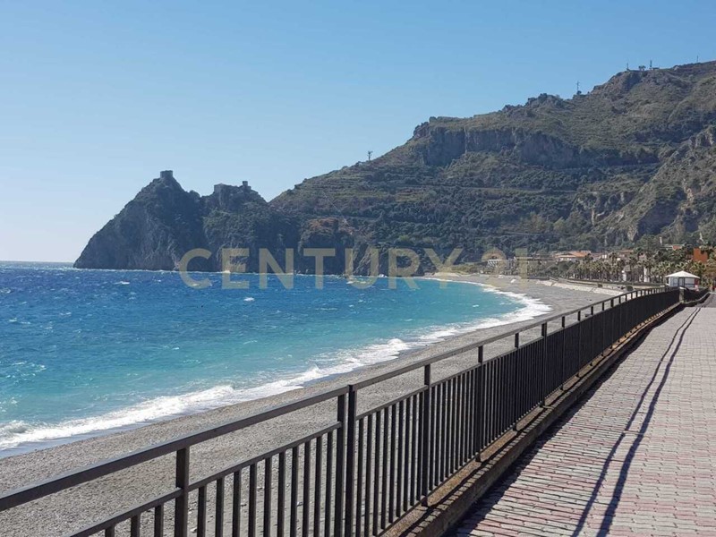 Trilocale in Vendita a Sant'Alessio Siculo, 95'000&euro;, 80 m², arredato, con Box